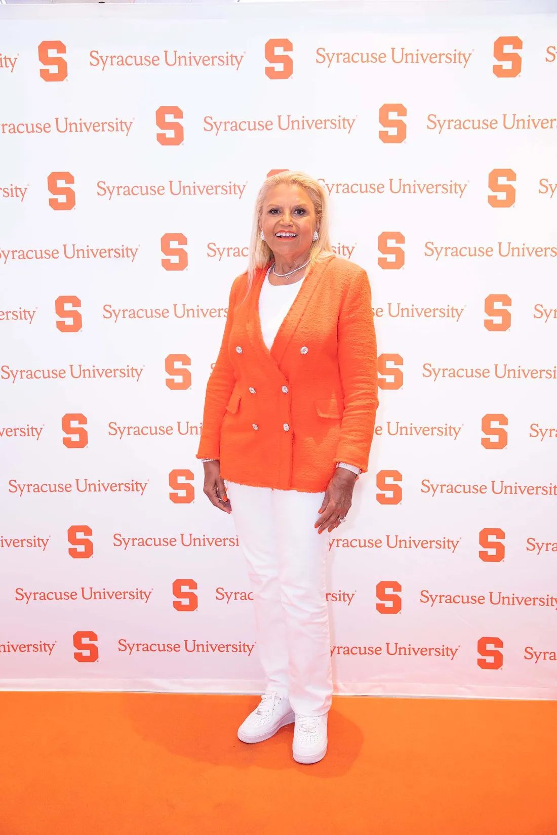 Suzanne De Passe standing.