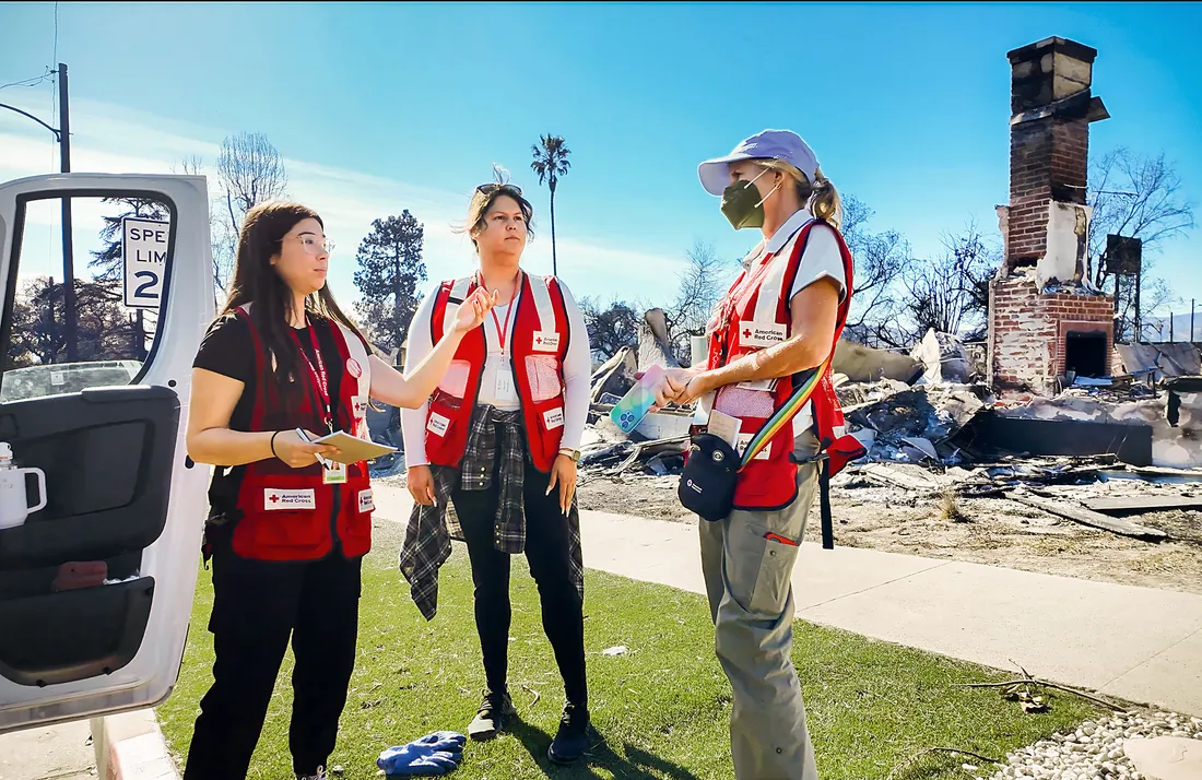 Mimi Teller talking to red cross volunteers.