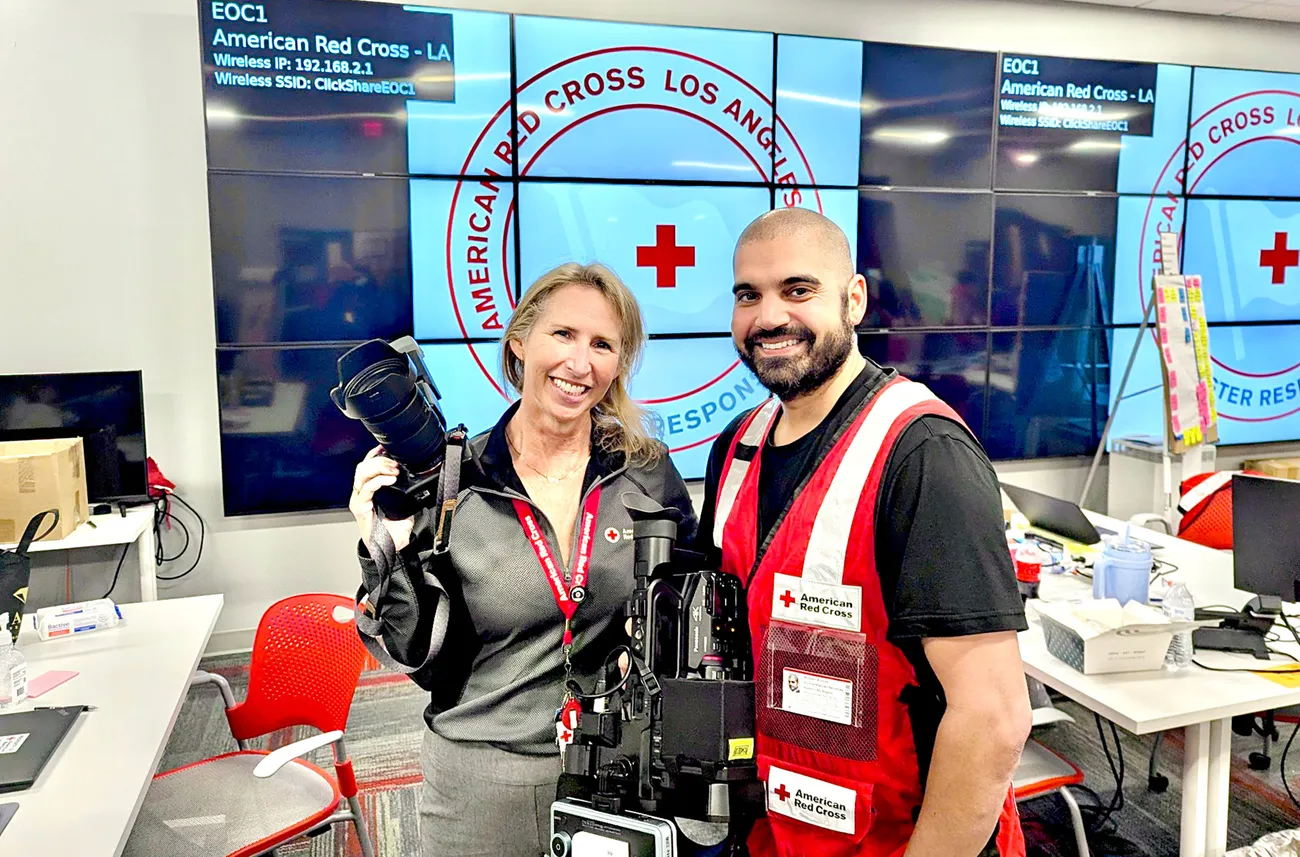 Two alumni working with the red cross.